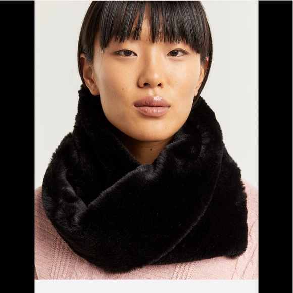 Faux fur infinity scarf - Picture 4 of 6